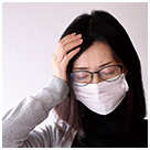 悩んでいる人多数 マスク頭痛の原因と対処法