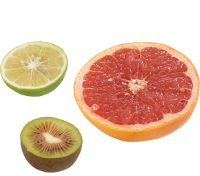 防カビ剤を使用している可能性がある、グレープフルーツ、オレンジ、レモンなどの外国産果物は皮をむいてからカットして。